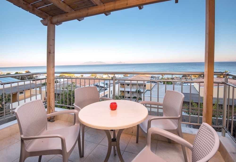 Grand Blue Beach Hotel - Image 3