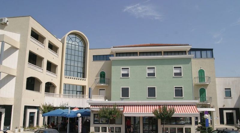 Aparthotel Bellevue - Image 4