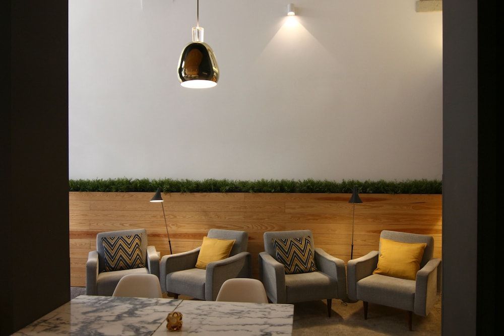 The 8 Downtown Suites - Image 8