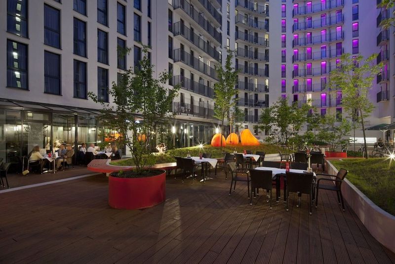 Premier Inn Berlin Alexanderplatz hotel - Image 9