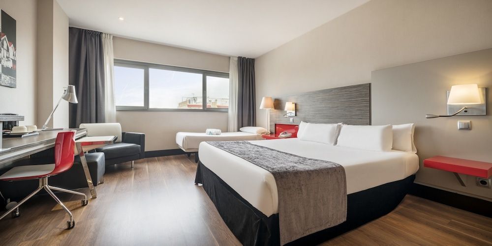 Hotel ILUNION Barcelona - Image 3