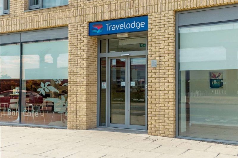 Travelodge London Excel - Image 8