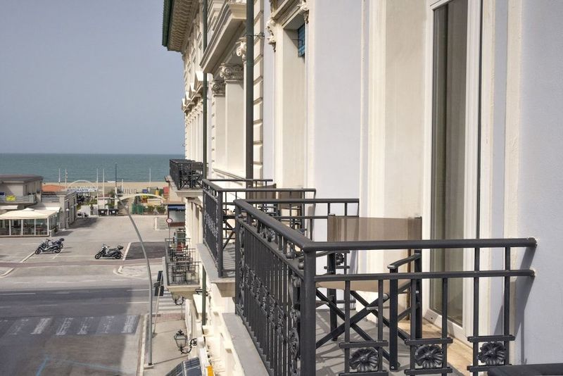 Palace Hotel - Image 3