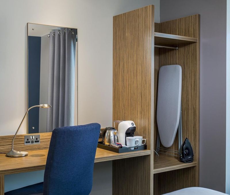 Travelodge London Central City Road - Image 5