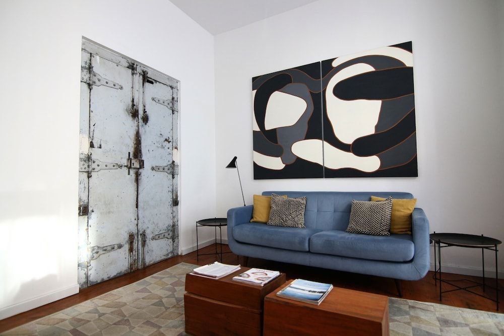 The 8 Downtown Suites - Image 5