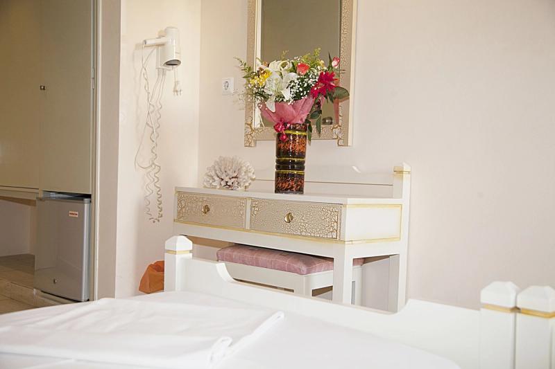 Hotel Theonia - Image 5