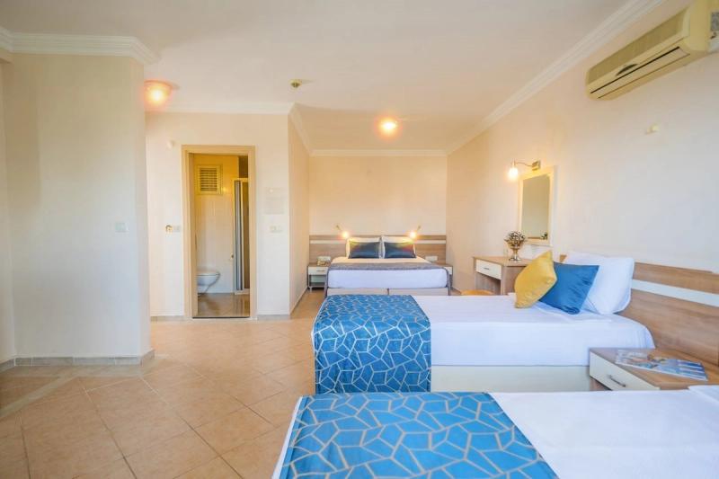 Cats Garden Hotel - Image 9