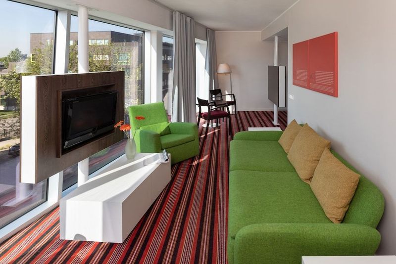 Park Inn by Radisson Meriton Conference & Spa Hotel Tallinn - Image 2