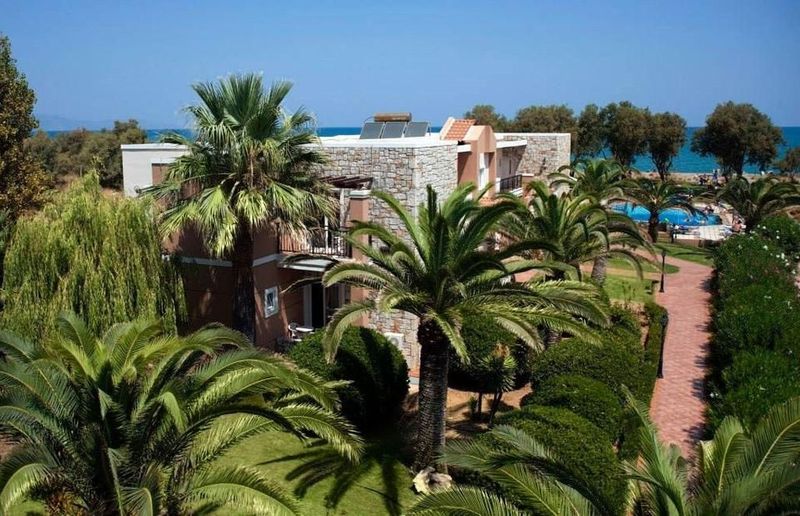 Lito Beach Hotel - Image 9
