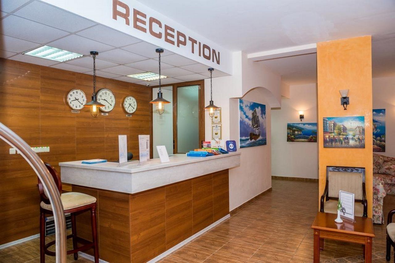 Central Hotel - Image 1