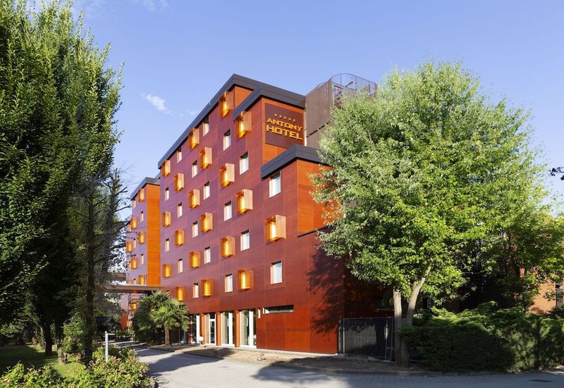 Antony Hotel - Image 1