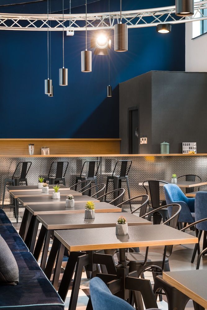 D8 Hotel - Image 6