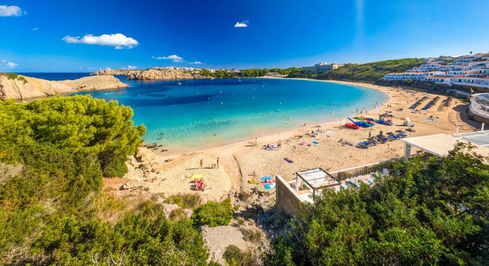 Arenal d’en Castell med sin härliga sandstrand