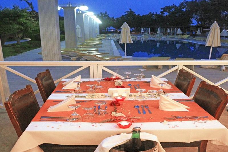 Club Aqua Plaza Hotel - Image 9