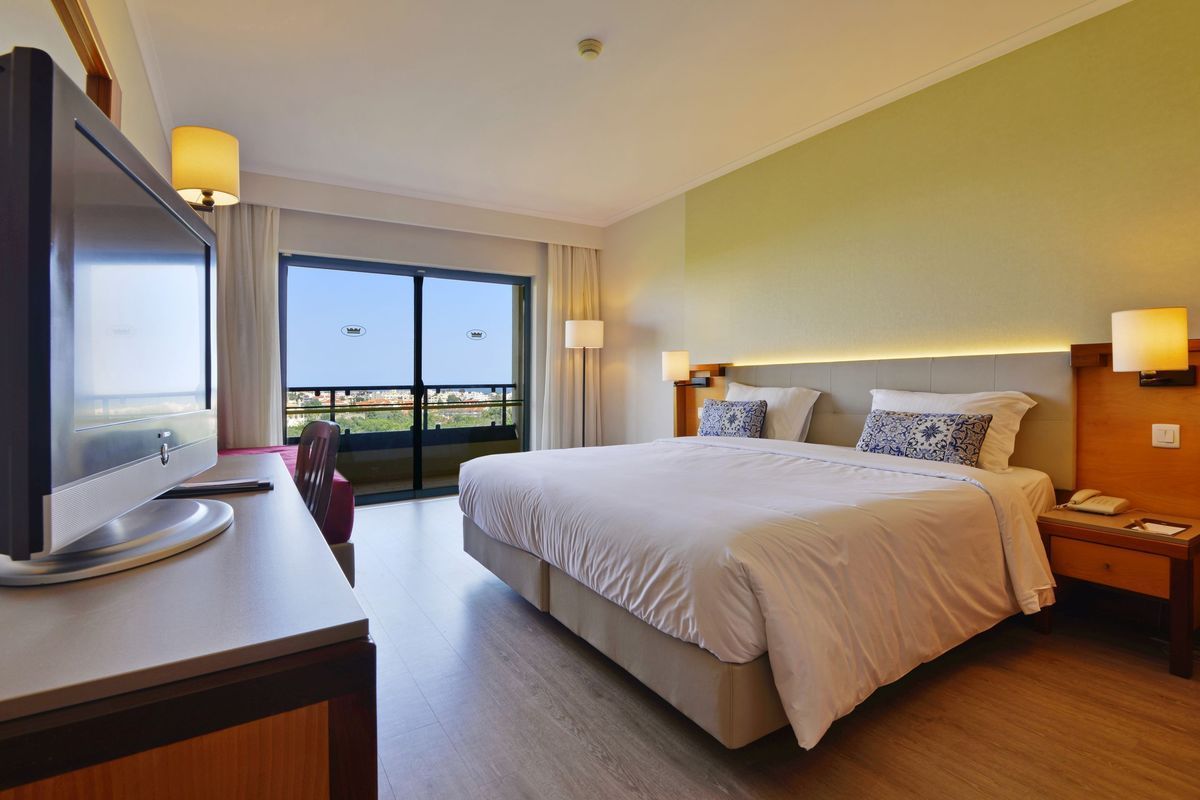 Holiday Inn Algarve Albufeira - Image 2