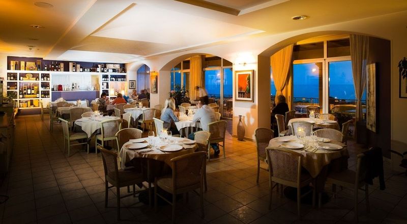 Riviera Hotel & Spa - Image 10