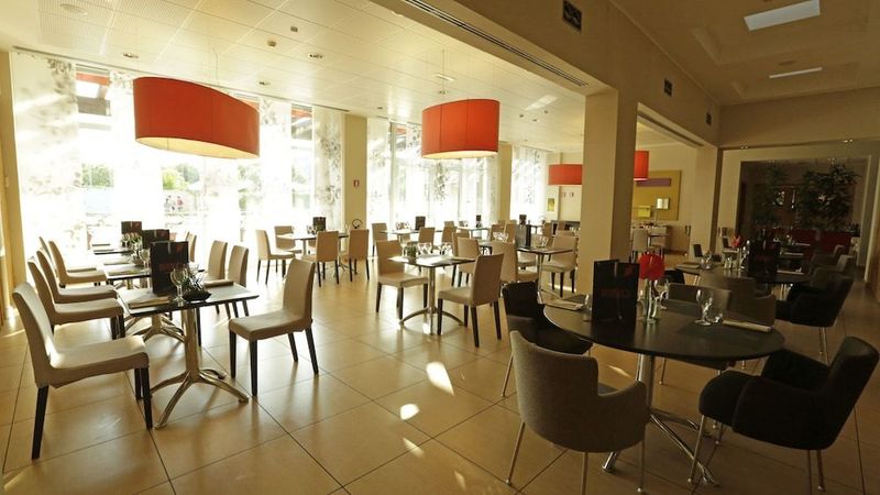 The Sydney Hotel - Image 8