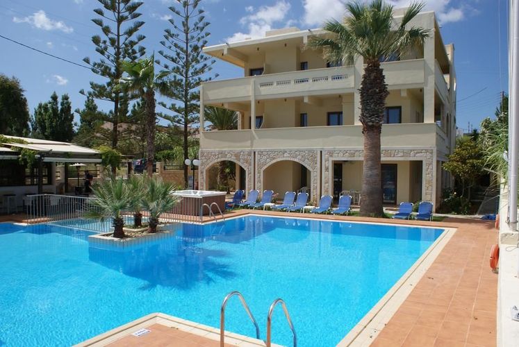 Pool på Sunny Suites, Maleme