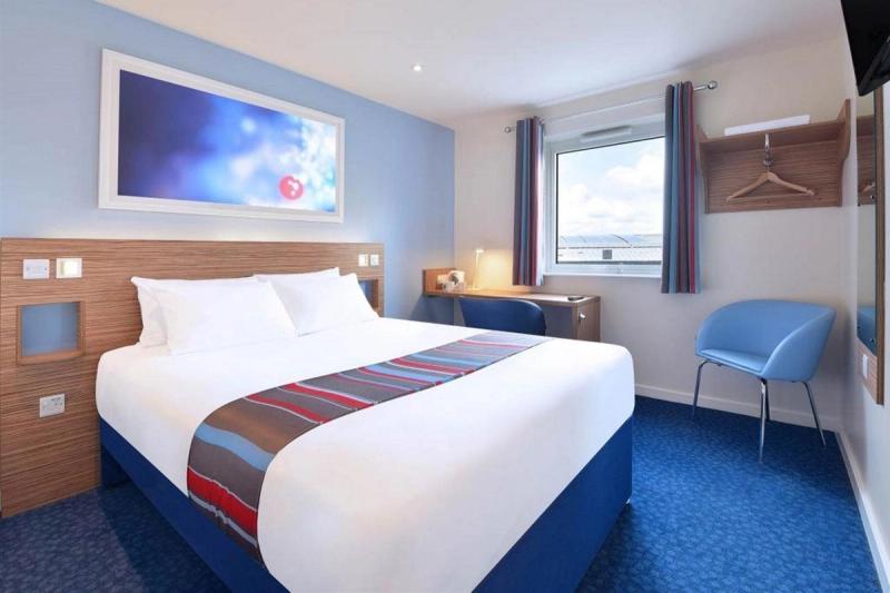Travelodge London Excel - Image 6