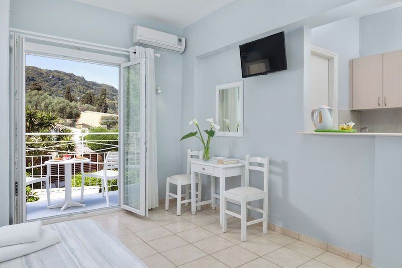 Bella Vista Hotel and Studios - Image 6