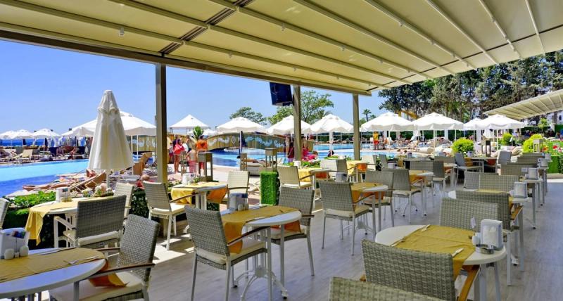 Azura Deluxe Resort & Spa Hotel - Image 4