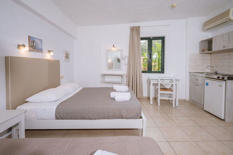 Dionysos Hotel Apartments & Studios - Image 4