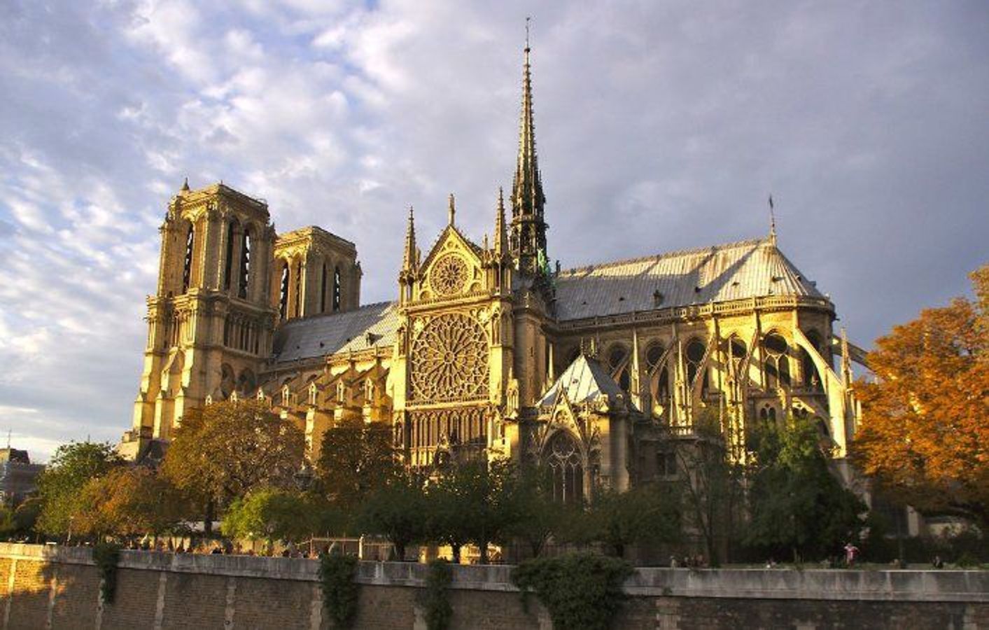 Den pragtfulde Notre Dame-katedral i morgenlys