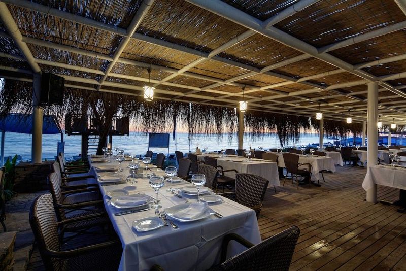 Crystal Admiral Resort Suites & Spa - Image 6