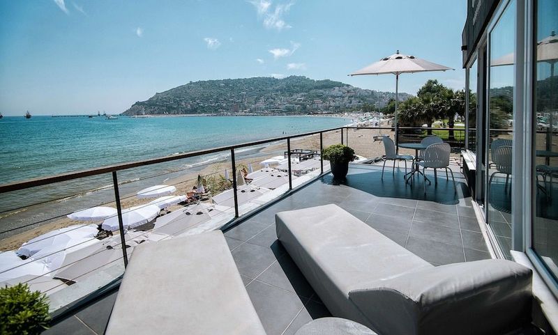 En Vie Beach Boutique Hotel - Image 7