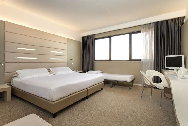 Best Western Plus Tower Hotel - Image 9