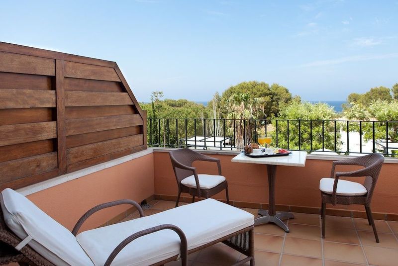 Les Rotes Hotel - Image 5