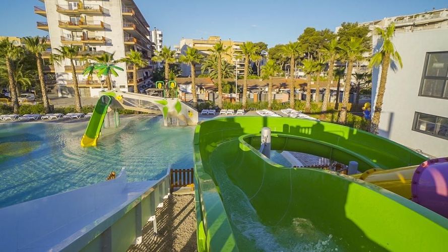 Alannia Salou er et Hotel med basseng i Salou