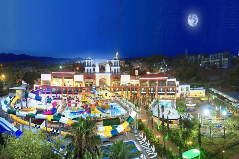 Club Aqua Plaza Hotel - Image 4