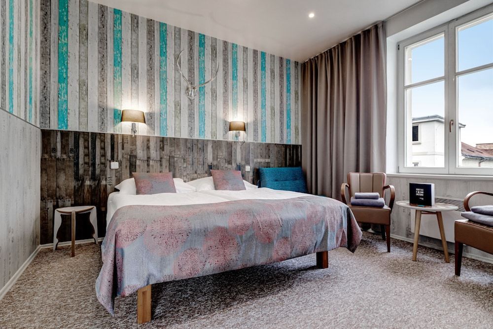 Royal Court Hotel - Image 4