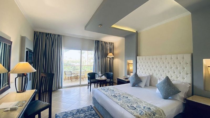 Amwaj Oyoun Resort & Casino - Image 2