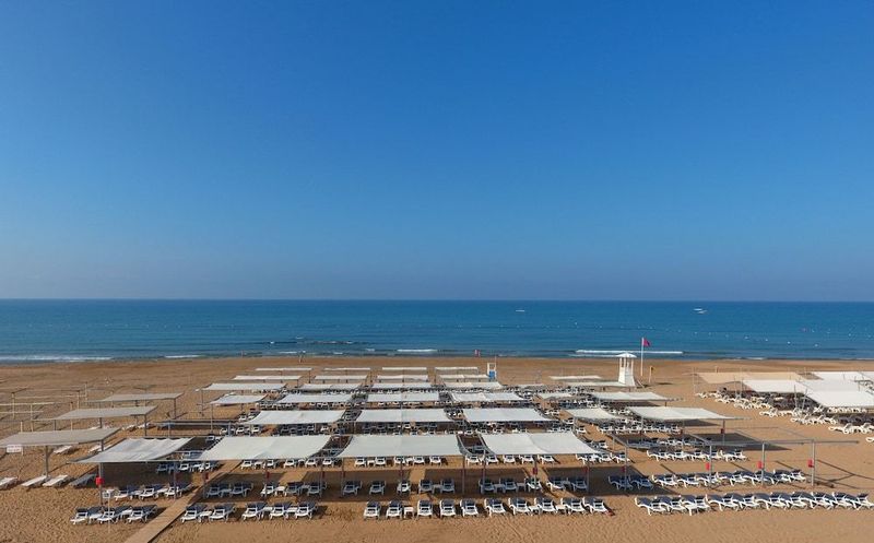 Glamour Resort & Spa - Image 2