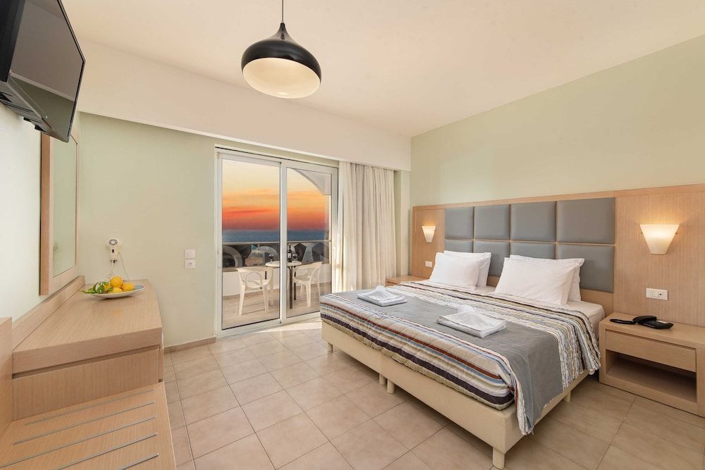 Sunny Days Hotel - Image 2