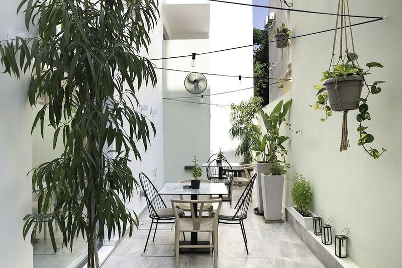 Roseum Boutique Hotel - Image 9