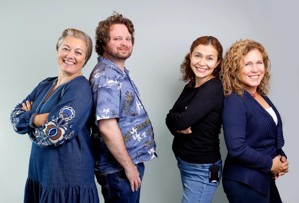 Bilde av fire personer som jobber for kundeservice Norge