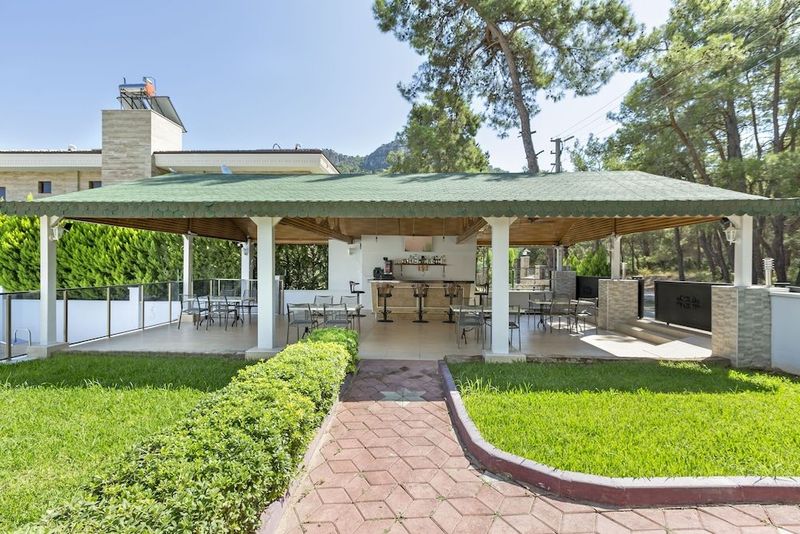 Forest Park Hotel - Image 7