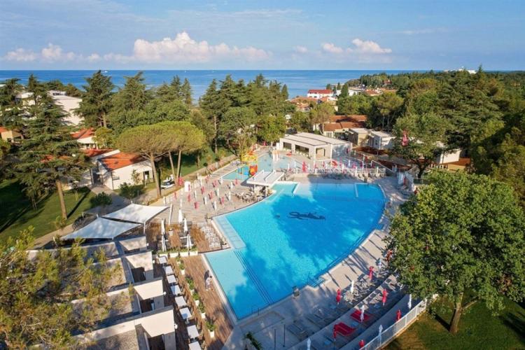 Hotel Park Plava Laguna i Porec er et familievennlig hotell med flere bassenger som ligger et steinkast fra havet.