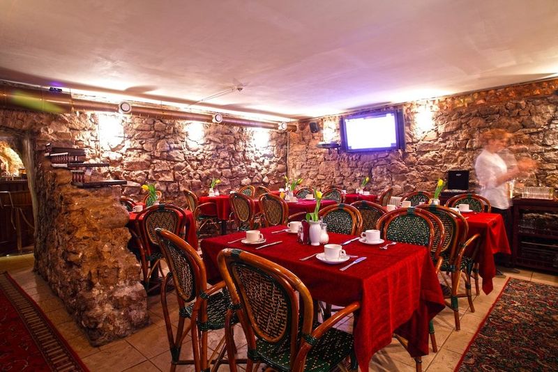 Monte Kristo Hotel - Image 8