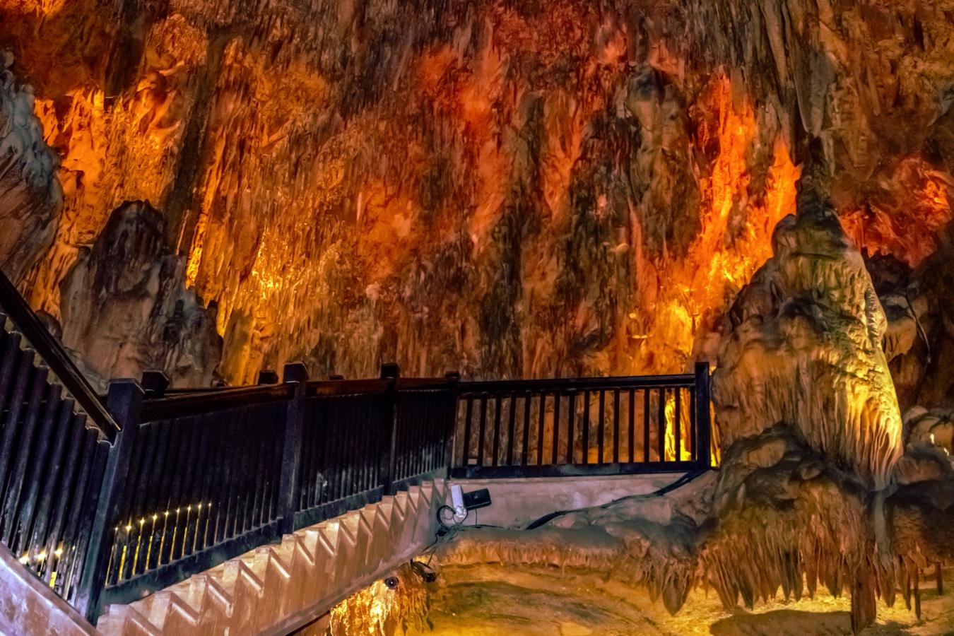 Damlatas-grotten i Alanya er verdt å besøke