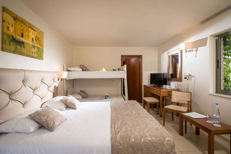 Bella Beach Hotel - Image 9