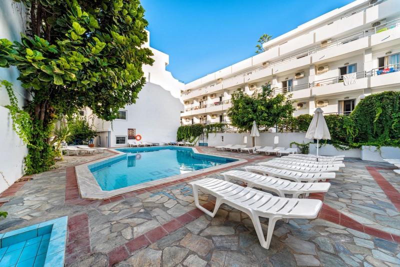 Iro Hotel - Image 4