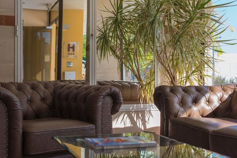 Hotel Avenida Praia - Image 2