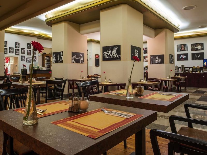 EA Hotel Rokoko - Image 6