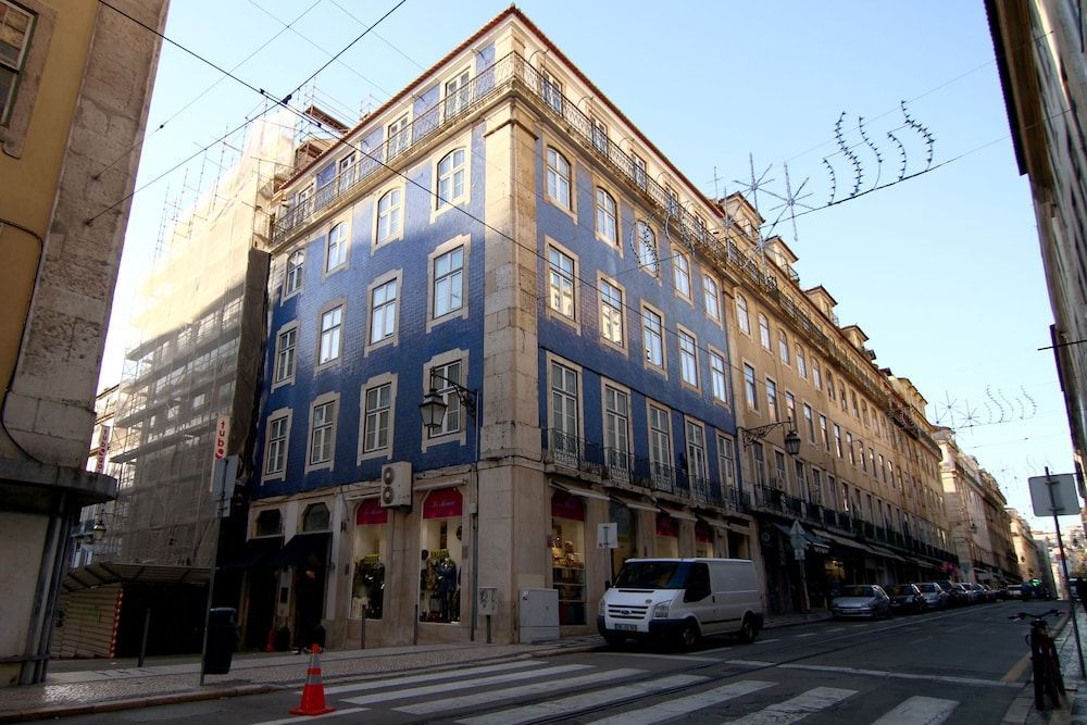 The 8 Downtown Suites - Image 9
