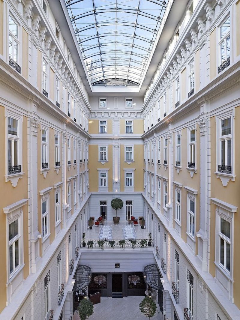 Corinthia Hotel Budapest - Image 7