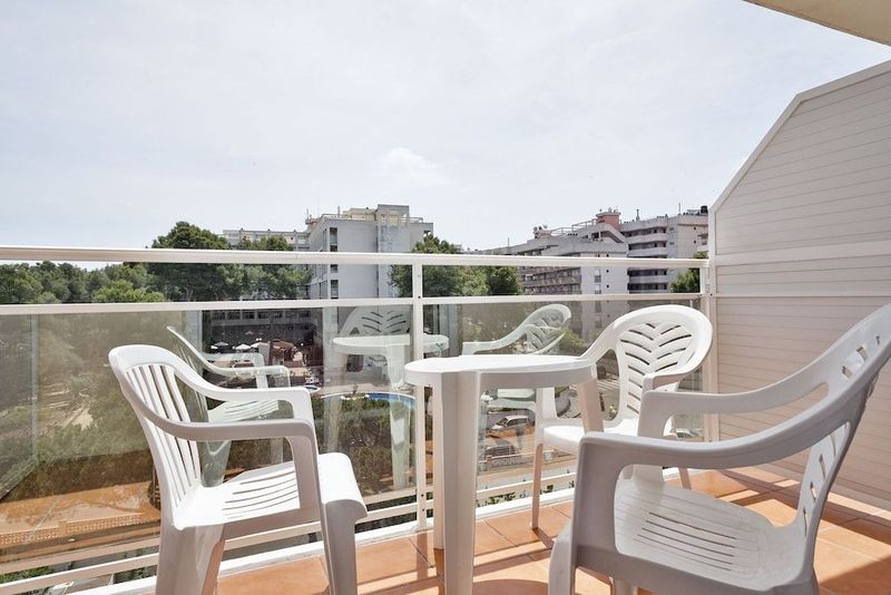 Hotel Oasis Park - Image 10